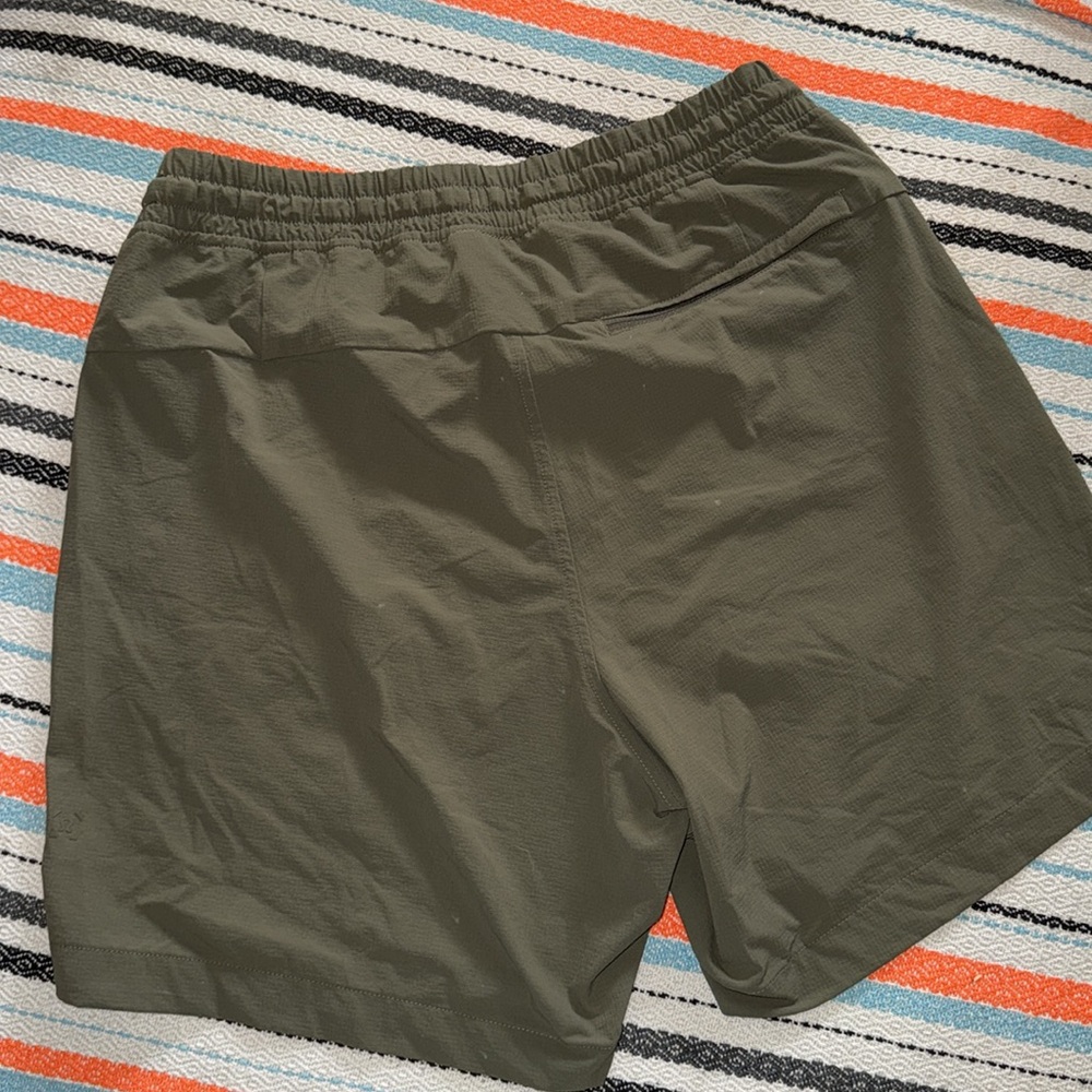 Lululemon men’s shorts size m green